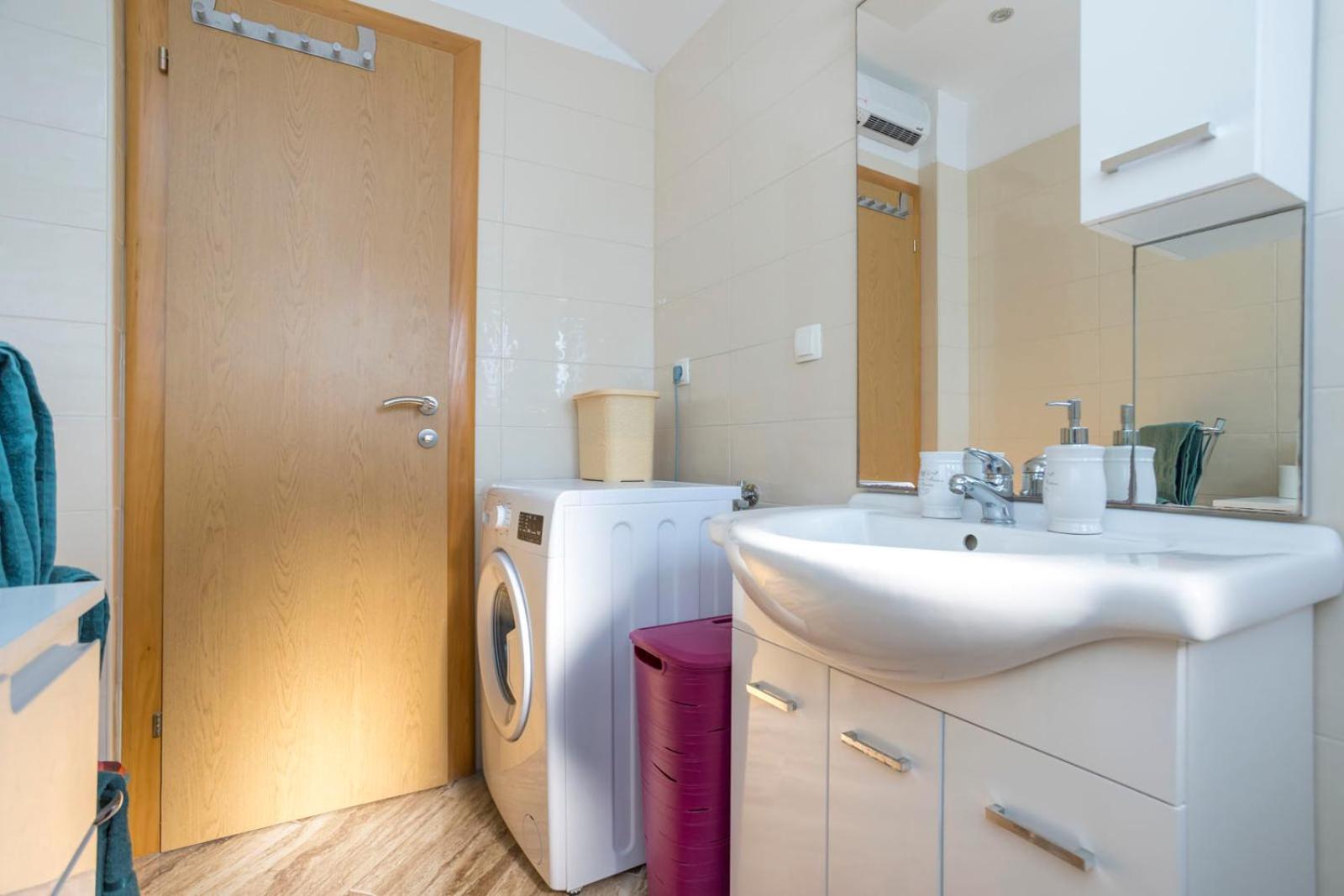 Holiday Home Svjetlana Рисика Екстериор снимка